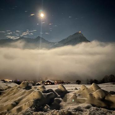 Vollmondstimmung oberhalb Scharnachtal - Bild: Peter von Känel-Stoller